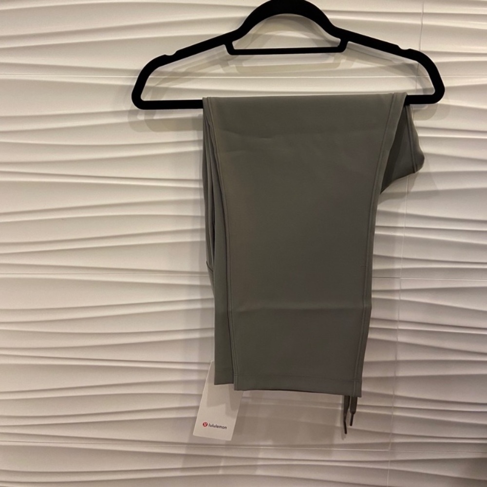 NWT Lululemon On The Fly Crop Woven - Picture 7 of 14